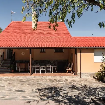 Con Piscina A Un Paso De Segovia Horská chata